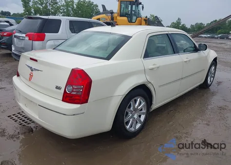 2008 Chrysler 300 Touring из США, поврежденный, VIN 2C3LA53G08H139024